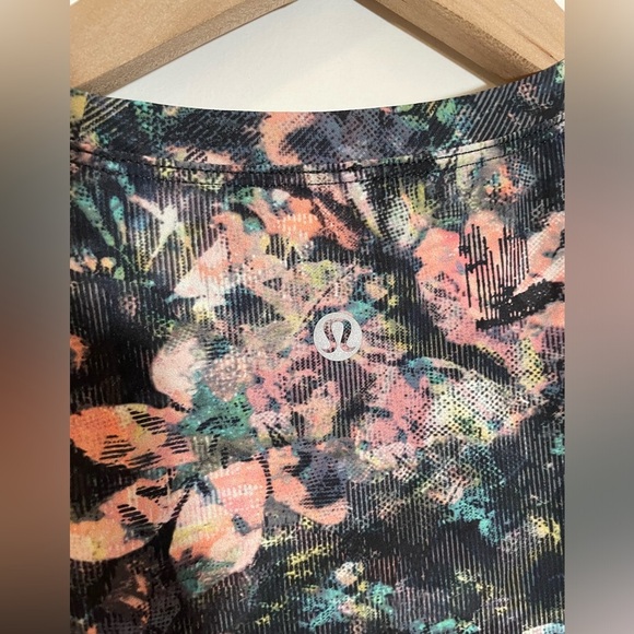 Lululemon Into the Sun Short Sleeve Dappled Daze Multi Floral Med/Lrge 8 Run EUC - Picture 7 of 10